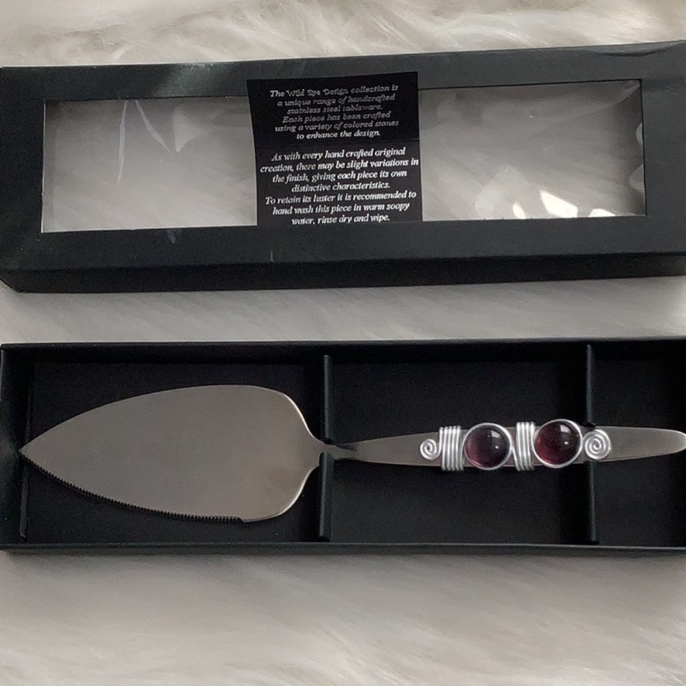 Wild Eye Designs~ Cake Server - Picture 4 of 5